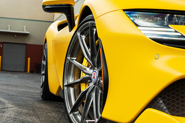 Фото дисков HRE P104SC Глянцевый темный лак на Ferrari SF90