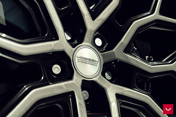 Фото дисков Vossen HF-2 Алмазная проточка на Land Rover Range Rover V