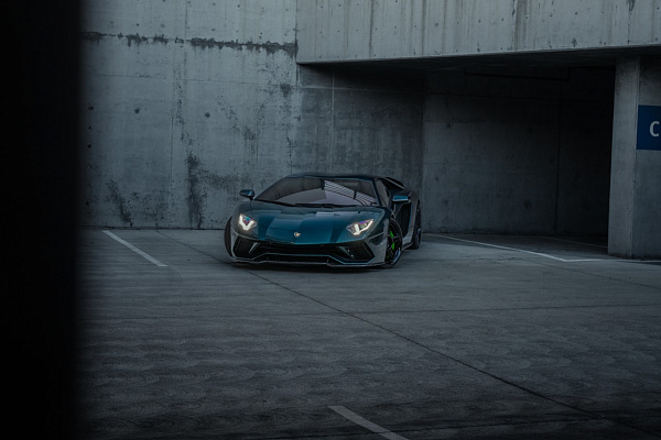Фото дисков Brixton Forged TR05 Черный глянец на Lamborghini Aventador