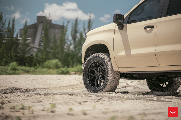 Фото дисков Vossen HF6-4 Черный сатин на Chevrolet Silverado IV