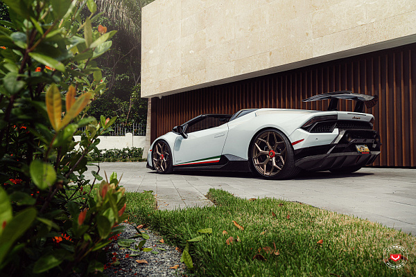 Фото дисков NOVITEC NL4 Сатиновая бронза на Lamborghini Huracan