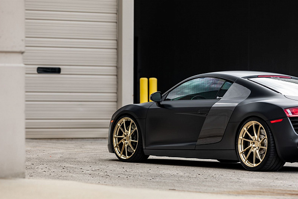 Фото дисков Anrky AN13 Глянцевое золото на Audi R8 (Typ 42)