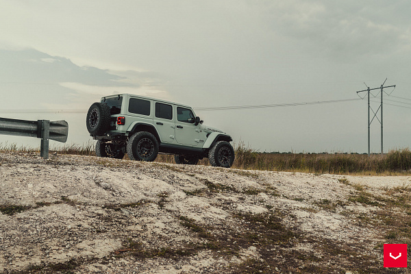 Фото дисков Vossen HFX-1 (5-Lug) Черный глянец на Jeep Wrangler IV (JL)