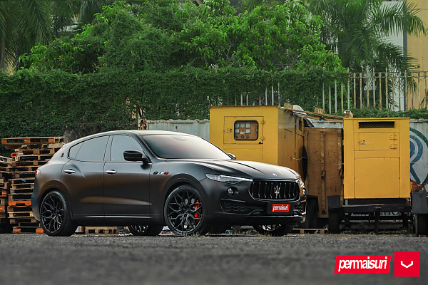 Фото дисков Vossen HF-2 Черный глянец на Maserati Levante
