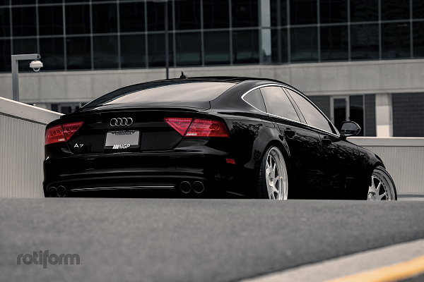 Фото дисков Rotiform OZT Серебро на Audi A/RS 7 (4G)