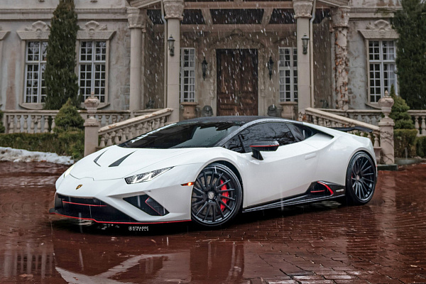 Фото дисков Strasse Wheels SV15T Deep Concave FS Черный матовый на Lamborghini Huracan