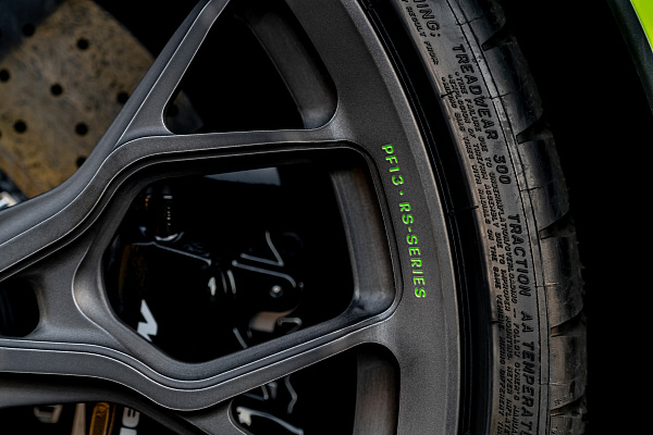 Фото дисков Brixton Forged PF14 R / RS Сатиновый темный лак на McLaren 600