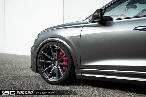 Фото дисков BC Forged HCA191 Сатиновый темный лак на Audi Q8
