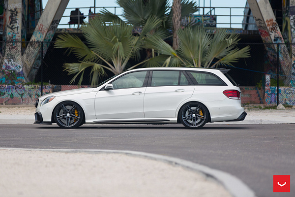 Фото дисков Vossen VFS-5 Глянцевый графит на Mercedes-Benz E-Class (W212, S212, C207)