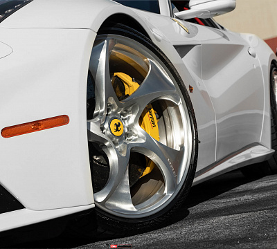 Фото дисков HRE 522M на Ferrari F12