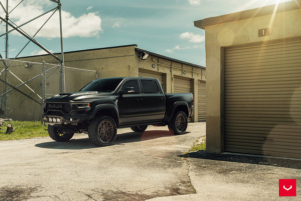 Фото дисков Vossen HF6-5 Сатиновая бронза на Ram 1500 V