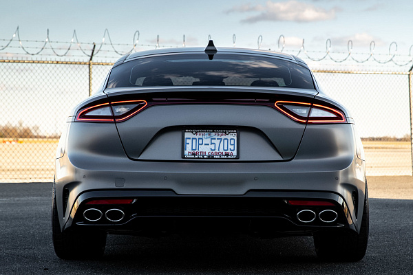 Фото дисков Vossen HF-2 Сатиновый графит на Kia Stinger