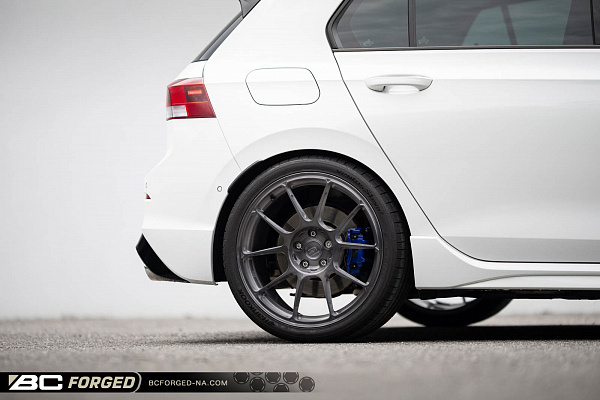 Фото дисков BC Forged KZ15 Глянцевый темный лак на Volkswagen Golf VIII