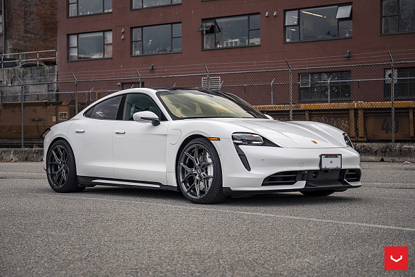 Фото дисков Vossen HF-5 Глянцевый графит на Porsche Taycan I