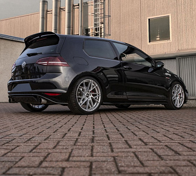 Фото дисков Bola FLR на Volkswagen Golf VII