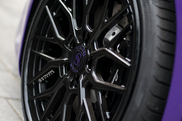 Фото дисков Strasse Wheels SV10M Deep Concave FS Черный глянец на Lamborghini Huracan