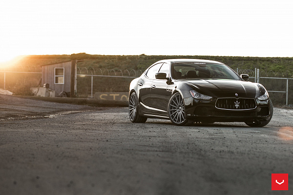 Фото дисков Vossen VFS-2 Глянцевый графит на Maserati Ghibli