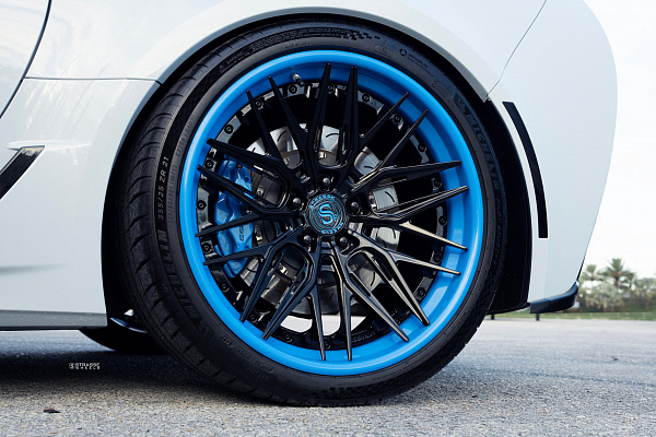 Фото дисков Strasse Wheels SV10M-RS Deep Concave FS Другой цвет на Chevrolet Corvette C7