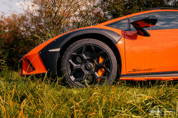 Фото дисков NOVITEC NL5 Черный сатин на Lamborghini Huracan