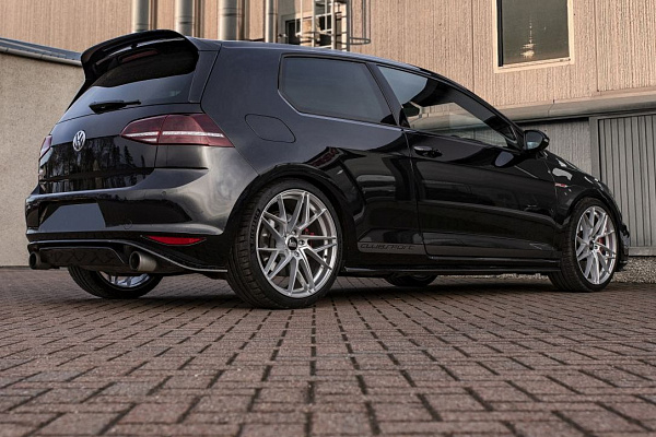Фото дисков Bola FLR Сатиновый лак на Volkswagen Golf VII