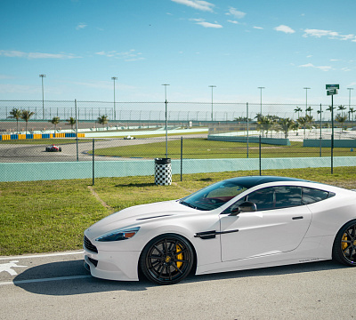 Фото дисков Strasse Wheels R10 Deep Concave FS на Aston Martin Vanquish 2