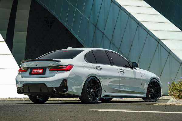 BMW 330i
