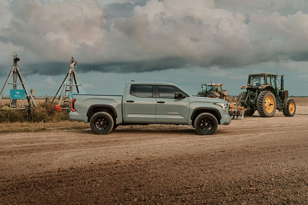 Фото дисков 4PLAY 4P83 Черный глянец на Toyota Tundra III