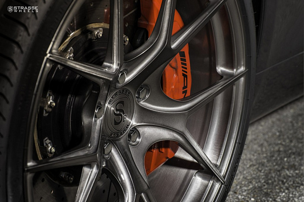 Фото дисков Strasse Wheels SM5R Deep Concave Monoblock Сатиновый темный лак на Mercedes-Benz AMG GT I