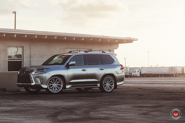 Фото дисков Vossen S17-01 Глянцевый лак на Lexus LX III