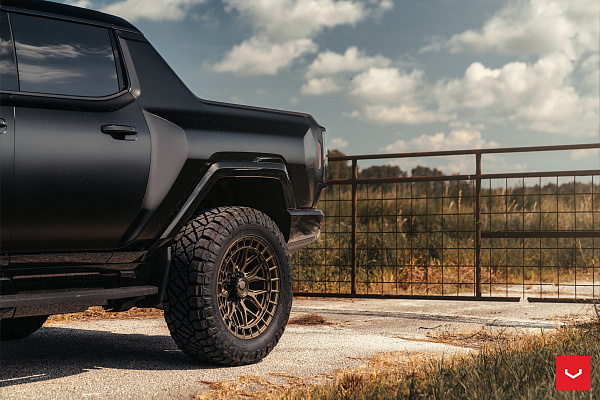 Фото дисков Vossen HFX-1 (8-Lug) Сатиновая бронза на GMC Hummer EV