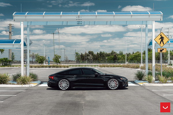 Фото дисков Vossen HF-7 Серебро на Audi E-tron GT