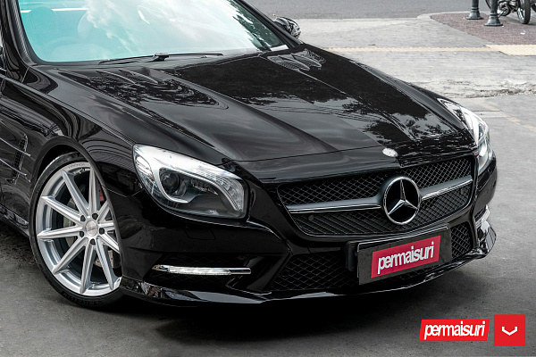 Фото дисков Vossen VFS-10 Серебро на Mercedes-Benz SL (R231)