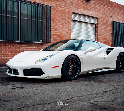 Фото дисков HRE P107 на Ferrari 488