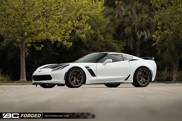 Фото дисков BC Forged RZ05 Сатиновая бронза на Chevrolet Corvette C7