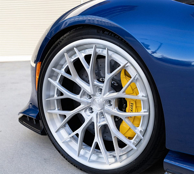 Фото дисков Anrky AN30 на Ferrari 812