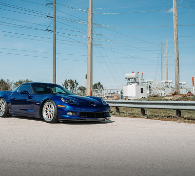 Фото дисков Strasse Wheels R10 Track на Chevrolet Corvette C6