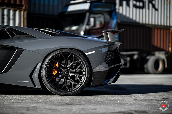 Фото дисков Vossen S17-01 Черный сатин на Lamborghini Aventador