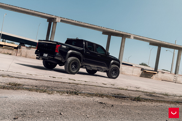 Фото дисков Vossen HFX-1 (6-Lug) Черный сатин на  Toyota Tacoma IV