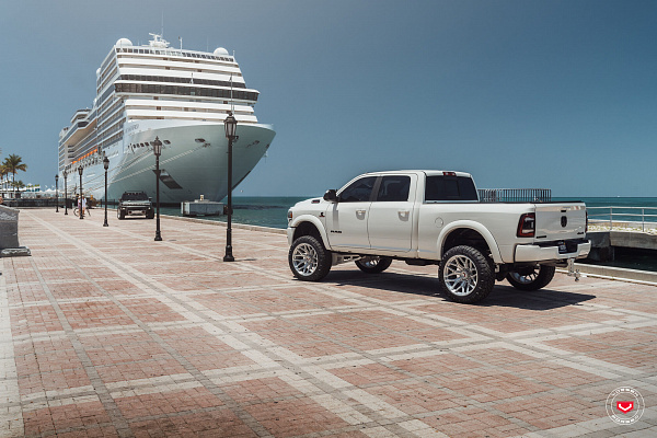 Фото дисков Vossen VFX-03 Черный глянец на Ram 1500 V