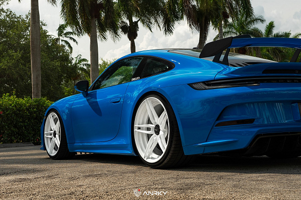 Фото дисков Anrky AN27 Белый глянец на Porsche 911 VIII