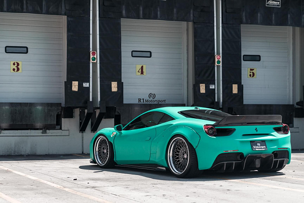 Фото дисков HRE 501 Сатиновый графит на Ferrari 488
