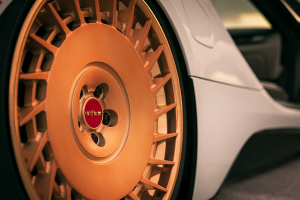 Фото дисков Rotiform CBU Сатиновая медь на BMW i8