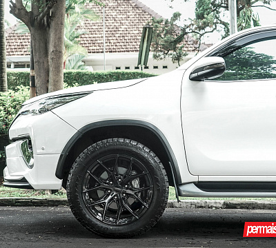 Фото дисков Vossen HF6-4 на Toyota Fortuner II