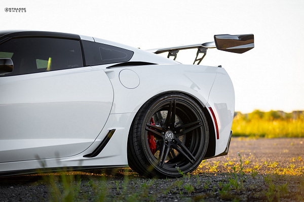 Фото дисков Strasse Wheels SP5R Deep Concave Duoblock Черный матовый на Chevrolet Corvette C7