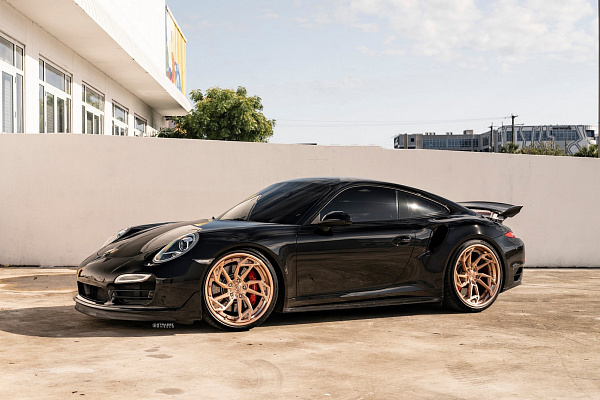 Фото дисков Strasse Wheels SB1 Deep Concave FS Сатиновое золото на Porsche 911 VII
