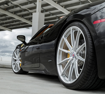 Фото дисков HRE P104SC на Ferrari 458