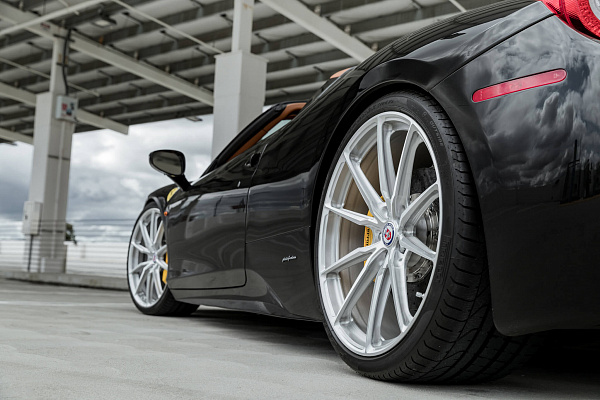 Фото дисков HRE P104SC Глянцевый лак на Ferrari 458