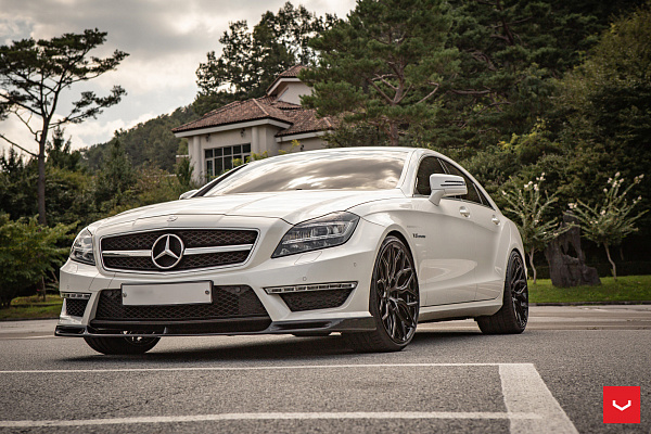 Фото дисков Vossen HF-2 Черный глянец на Mercedes-Benz CLS (C218)