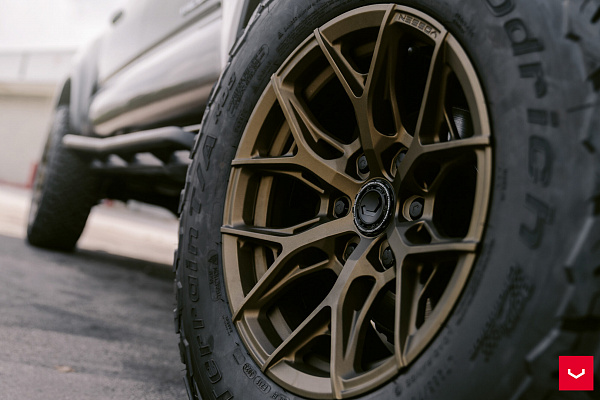 Фото дисков Vossen HF6-4 Сатиновое темное золото на Toyota Tacoma III