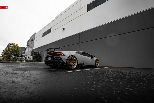 Фото дисков Anrky AN28 Глянцевое темное золото на Lamborghini Huracan